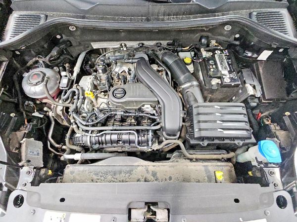 2022 VOLKSWAGEN TAOS 4Motion SEL — Engine bay