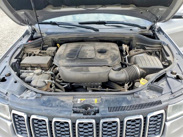 2021 JEEP GRAND CHEROKEE Limited — Engine bay