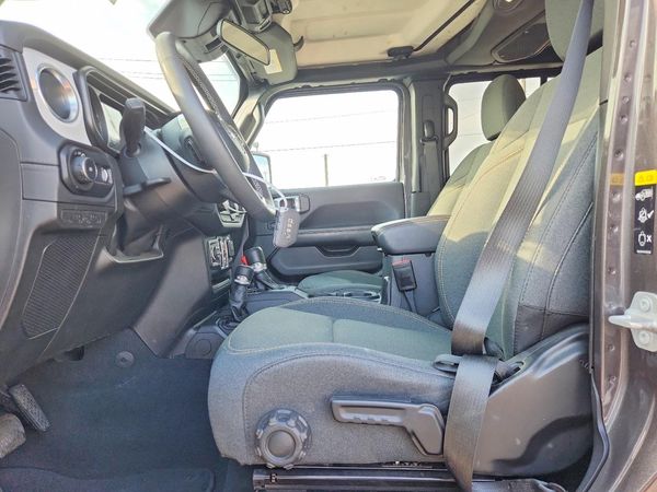 2025 JEEP WRANGLER Sahara