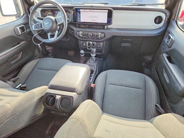2025 JEEP WRANGLER Sahara
