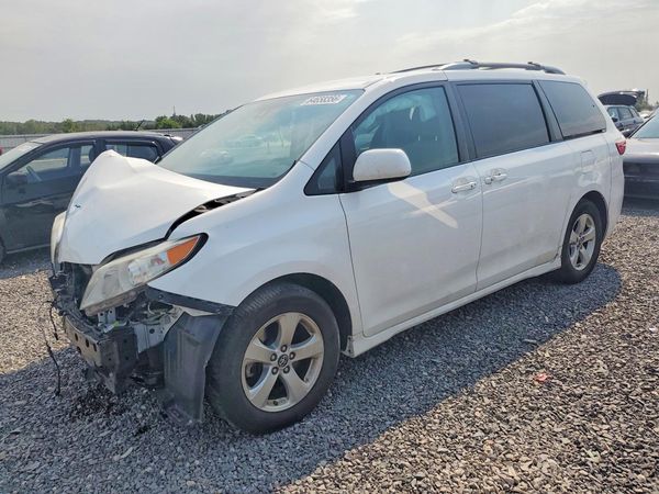 2018 TOYOTA SIENNA