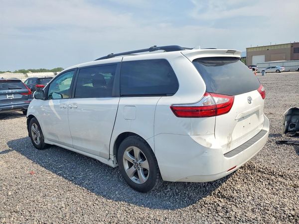 2018 TOYOTA SIENNA