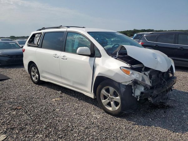 2018 TOYOTA SIENNA