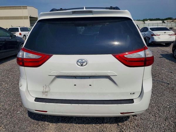 2018 TOYOTA SIENNA