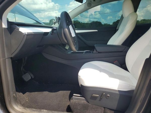 2025 TESLA MODEL Y