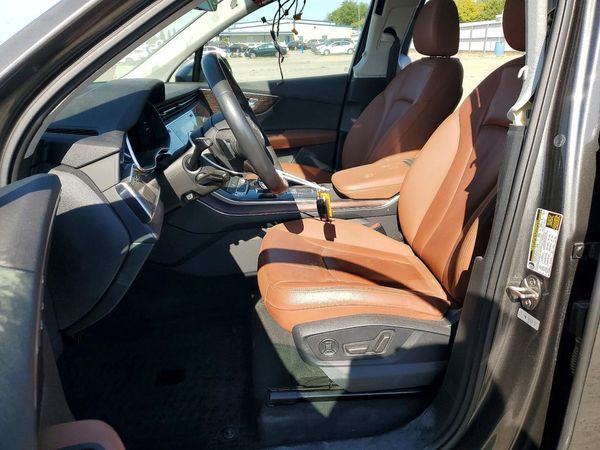 2020 AUDI Q7 quattro Premium Plus