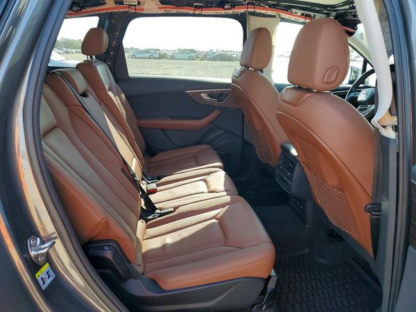 2020 AUDI Q7 quattro Premium Plus