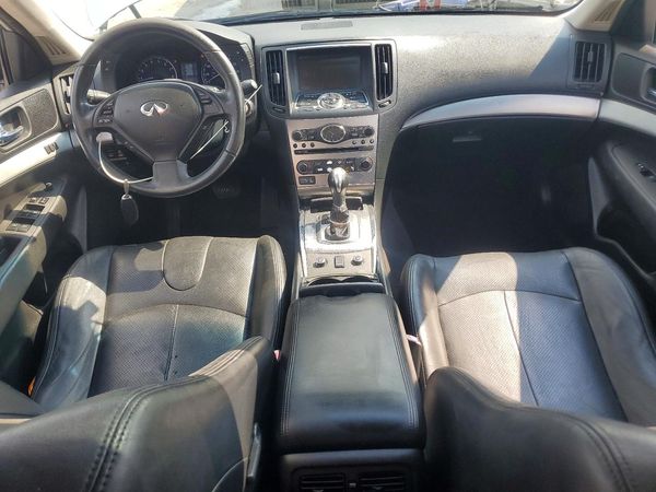 2013 INFINITI G37