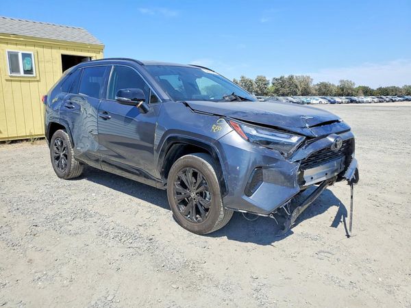 2025 TOYOTA RAV4 SE
