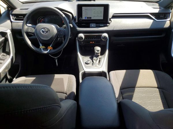 2025 TOYOTA RAV4 SE