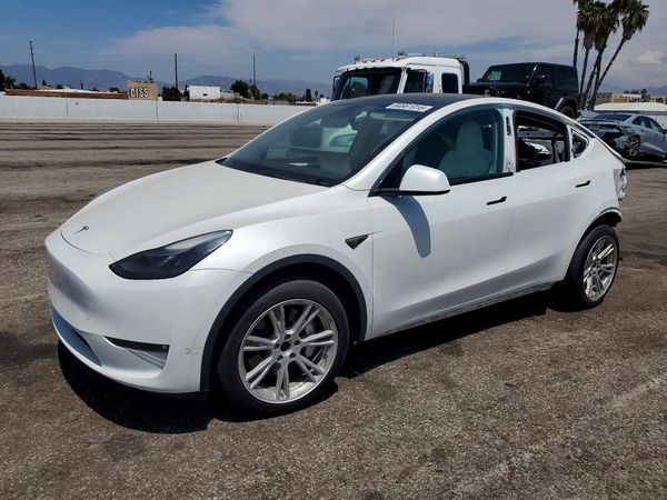 2023 TESLA MODEL Y — Front 3/4