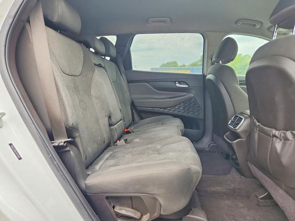 2019 HYUNDAI SANTA FE SE
