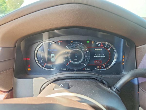 2016 CADILLAC ESCALADE ESV Luxury