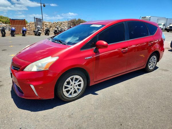 2014 TOYOTA PRIUS — Front 3/4
