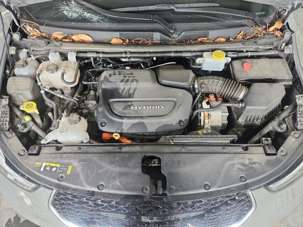 2023 CHRYSLER PACIFICA Touring L — Engine bay