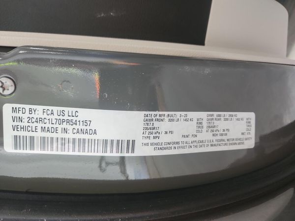 2023 CHRYSLER PACIFICA Touring L — VINS