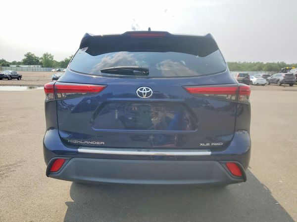 2022 TOYOTA HIGHLANDER XLE