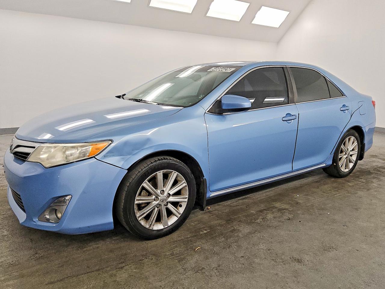 2014 TOYOTA CAMRY — Front 3/4