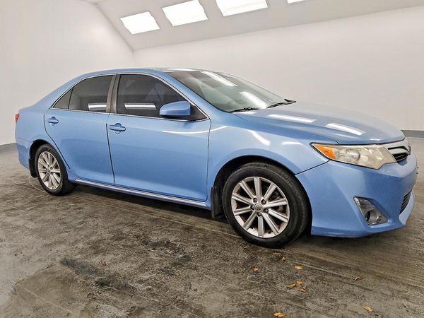 2014 TOYOTA CAMRY — Passenger 3/4