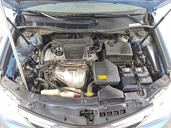 2014 TOYOTA CAMRY — Engine bay