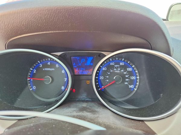 2015 HYUNDAI TUCSON GLS (Middle)