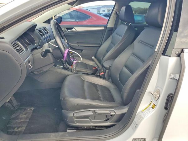 2017 VOLKSWAGEN JETTA SE — DENT