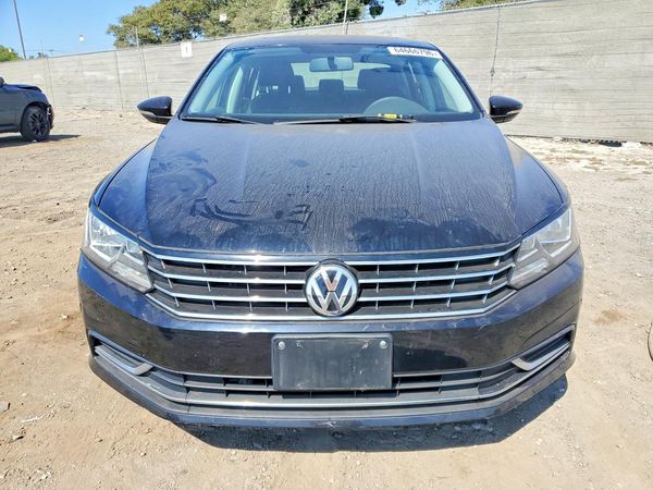 2017 VOLKSWAGEN PASSAT SE