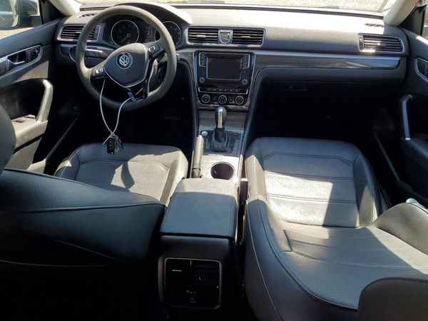 2017 VOLKSWAGEN PASSAT SE