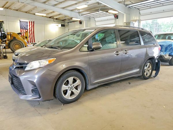 2019 TOYOTA SIENNA LE