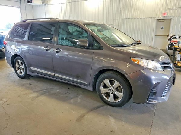 2019 TOYOTA SIENNA LE