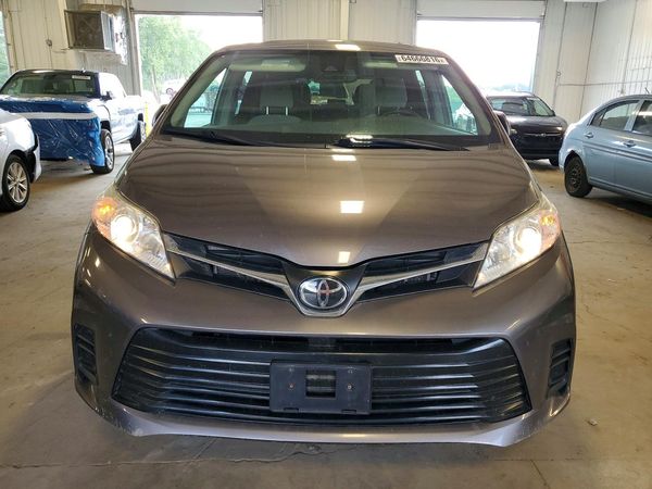 2019 TOYOTA SIENNA LE