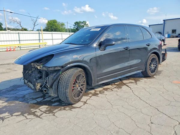 2017 PORSCHE CAYENNE