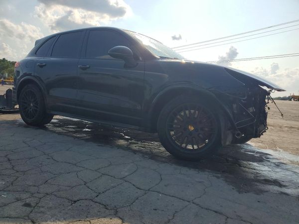2017 PORSCHE CAYENNE