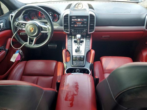 2017 PORSCHE CAYENNE