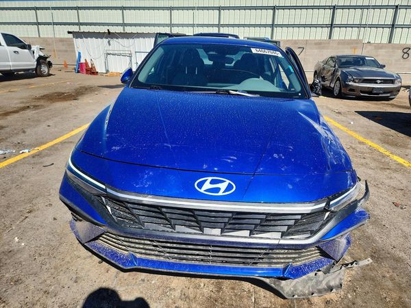 2024 HYUNDAI ELANTRA SE