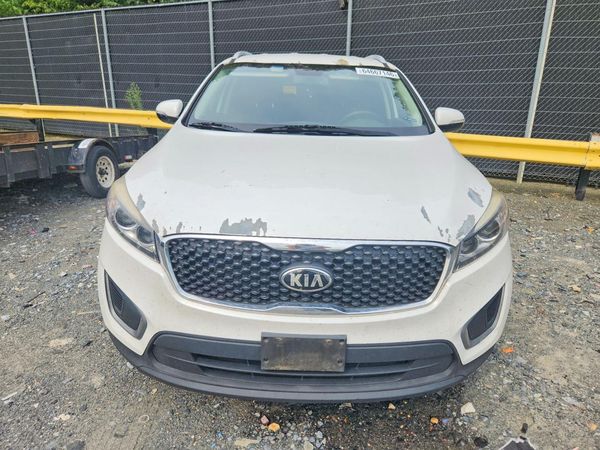 2016 KIA SORENTO L / LX