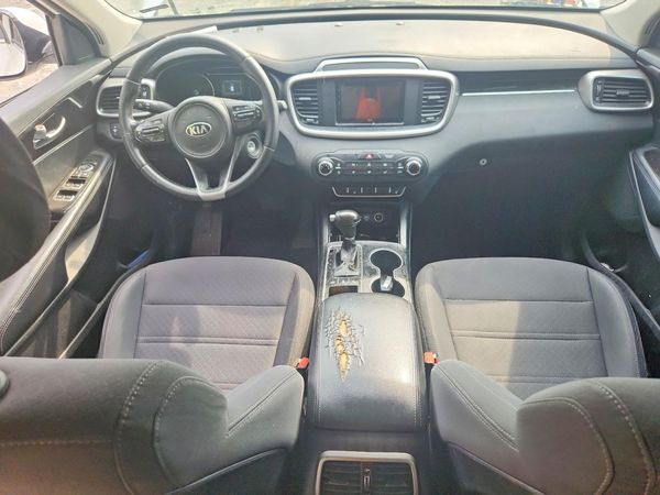 2016 KIA SORENTO L / LX