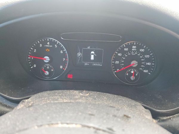 2016 KIA SORENTO L / LX