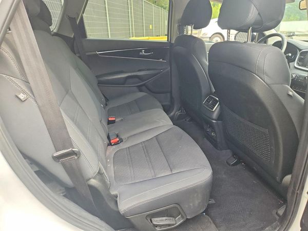 2016 KIA SORENTO L / LX