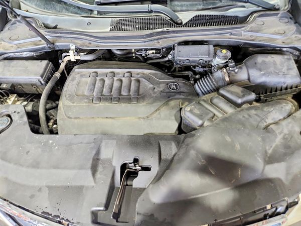 2015 ACURA MDX SH-AWD Advanced Ent — Engine bay