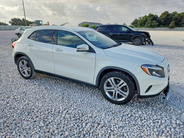 2017 MERCEDES-BENZ GLA GLA250