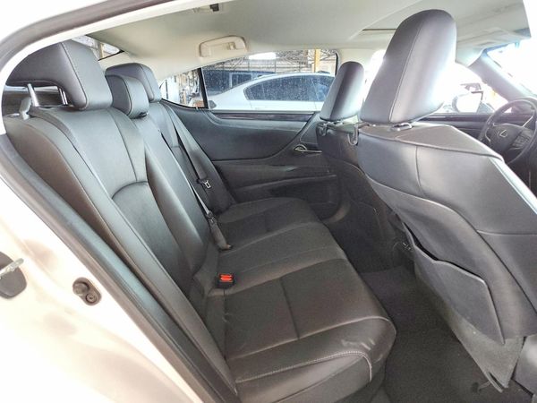 2021 LEXUS ES