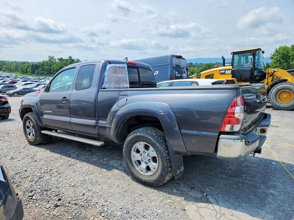 2015 TOYOTA TACOMA Delux Grade