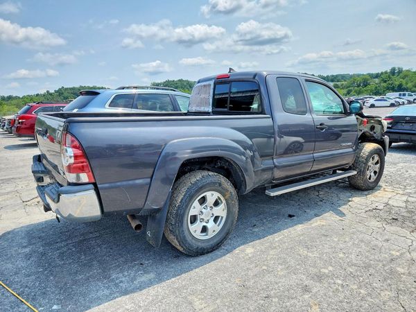 2015 TOYOTA TACOMA Delux Grade