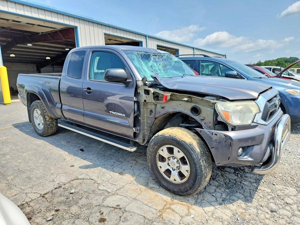 2015 TOYOTA TACOMA Delux Grade