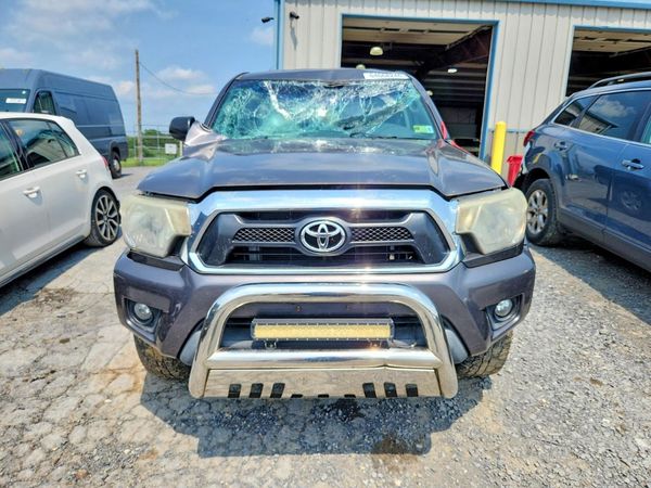 2015 TOYOTA TACOMA Delux Grade