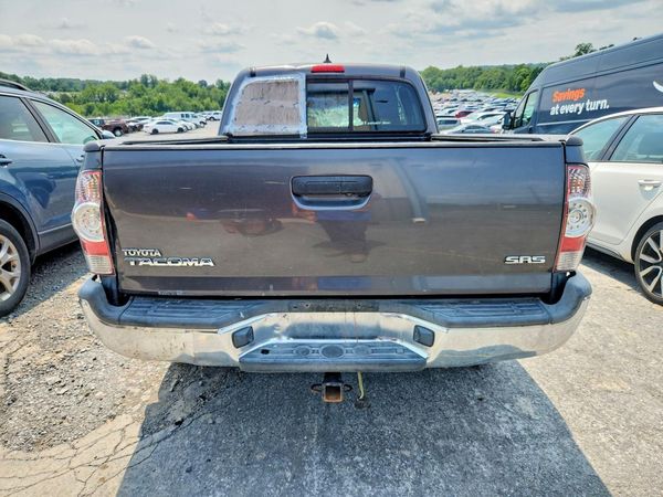 2015 TOYOTA TACOMA Delux Grade