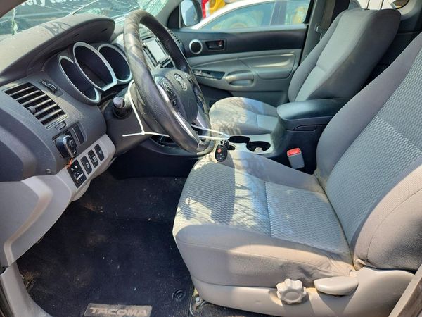 2015 TOYOTA TACOMA Delux Grade
