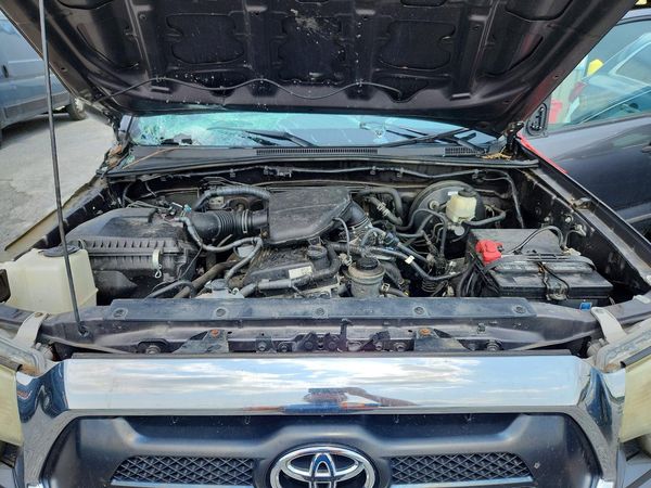 2015 TOYOTA TACOMA Delux Grade