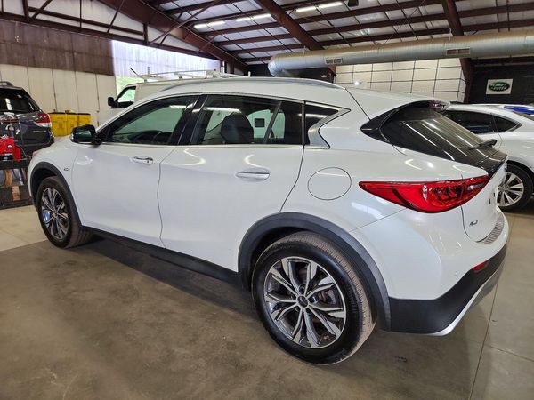 2017 INFINITI QX30
